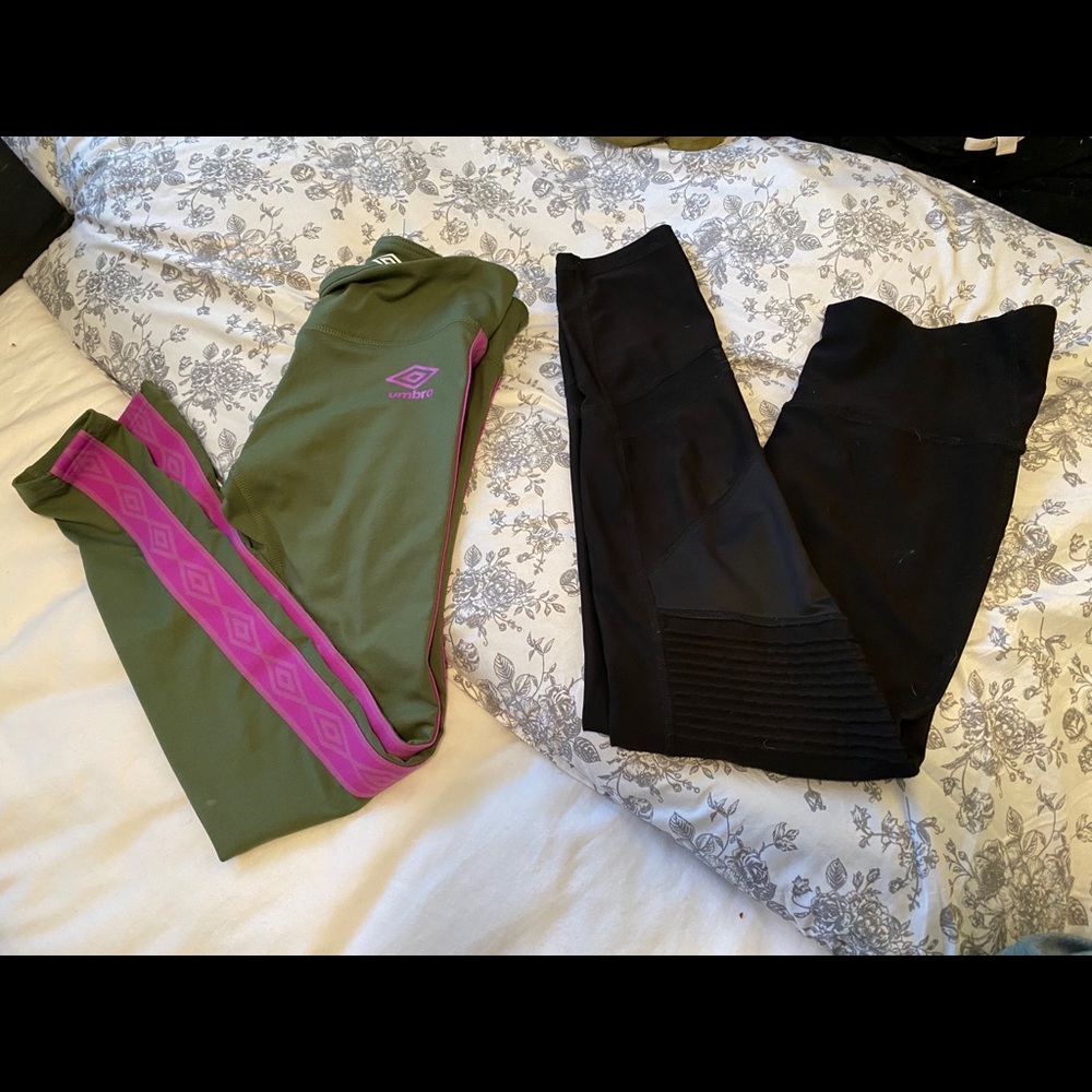 2 sets of leggings